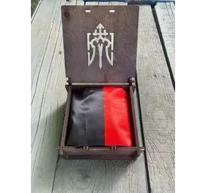 Прапор УПА 140х90см в сувенірній дерев'яній коробці шкатулці з вирізом національного гербу нашої країни